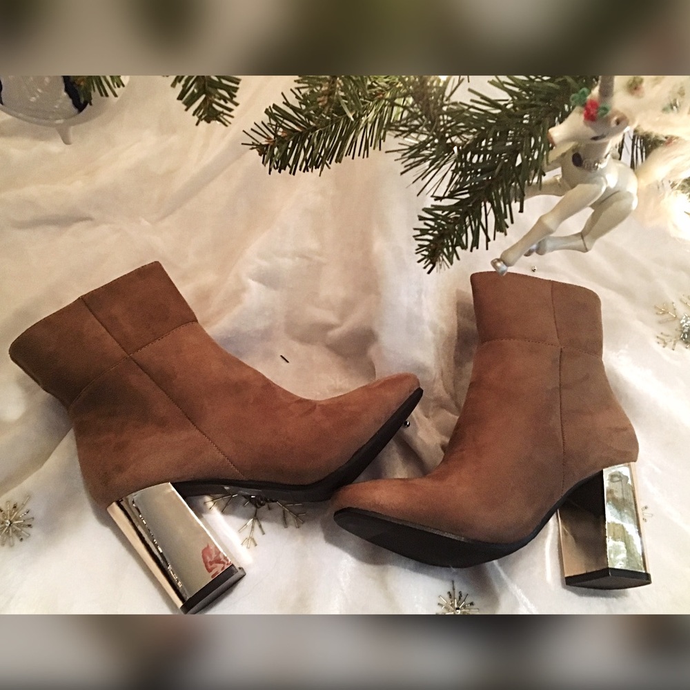 LAST PAIR ❤️🛍 Camel Faux Suede Gold Heel Booties! - Picture 5 of 5